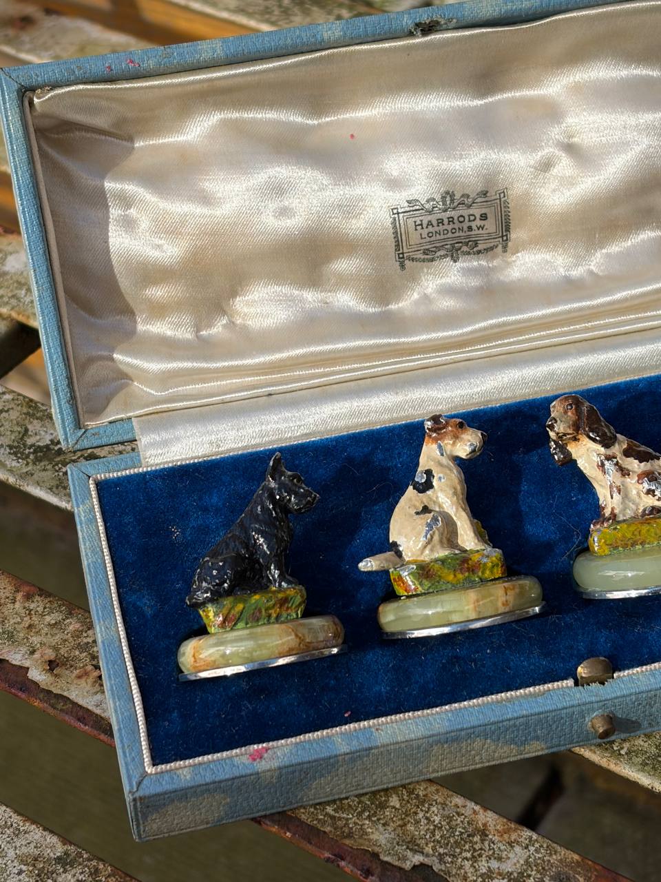 1180326 Antique Set of 4 Cold Painted Bronze Dog Menu Holders Retailed By Harrods 2